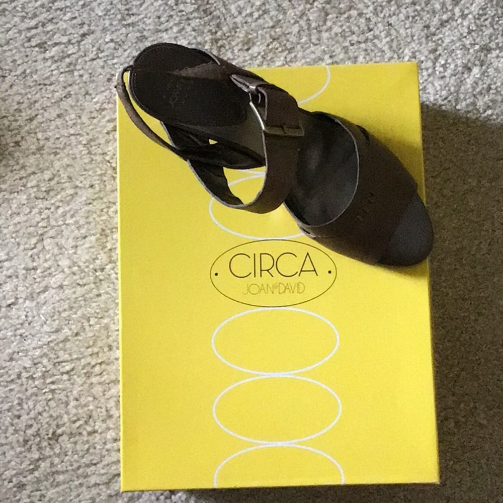 Taupe leather sandal